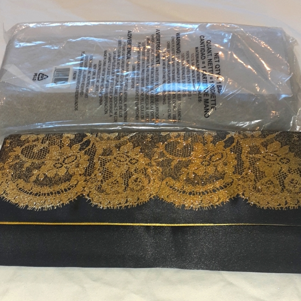 🔥B3G1Free🔥Avon black and Gold Ultimate Clutch bag
